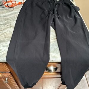 LULULEMON BLACK DRAWSTRING JOGGERS SZ 6 SILKY FABRIC 28 in inseam